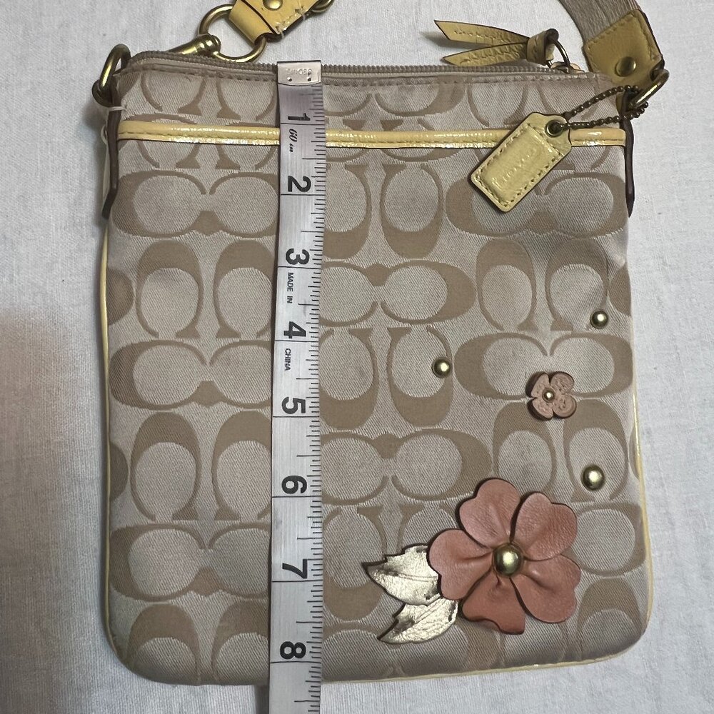 Coach Crossbody Bag Khaki Signature C Canvas Yellow Trim Floral Applique - Picture 8 of 8